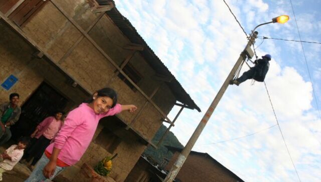 MINEM iluminó los hogares de más de 28 mil peruanos de 333 localidades en 10 regiones del país