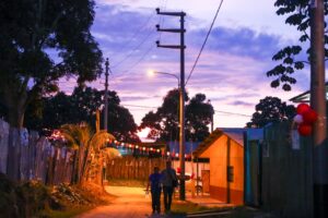 Lee más sobre el artículo MINEM concluye diez obras de electrificación rural y beneficia a más de 71 mil peruanos con acceso a energía