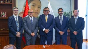 Lee más sobre el artículo Energía sostenible avanza en la Amazonía: nuevos proyectos de energía renovable entrarán en fase de construcción el 2026