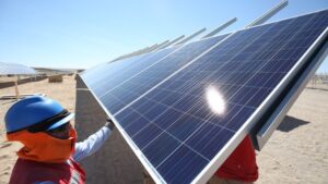 Lee más sobre el artículo MINEM: Generación solar se incrementó en más de 150 % y contribuyó al crecimiento de la producción eléctrica nacional en marzo de 2026