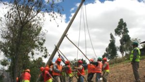 Lee más sobre el artículo MINEM culmina siete proyectos de electrificación rural y lleva energía eléctrica a 257 localidades del país