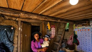 Lee más sobre el artículo MINEM lleva energía eléctrica a 242 localidades de Huancavelica con obras de electrificación rural