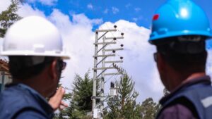 Lee más sobre el artículo MINEM culmina 10 proyectos de electrificación rural y beneficia a más de 36 mil habitantes en siete regiones del país